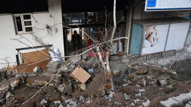 Sivas'ta 12 metrelik istinat duvarı çöktü
