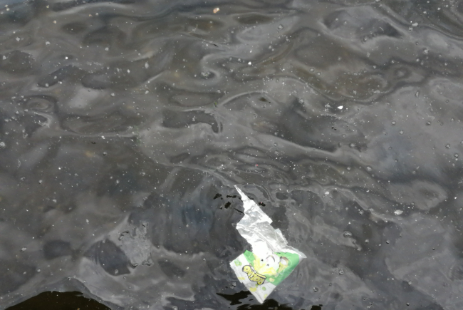 Menekşe Deresi'nin rengi değişti