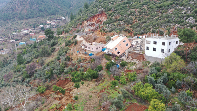 Depremlerin tetiklediği 2 bin 826 heyelan meydana geldi