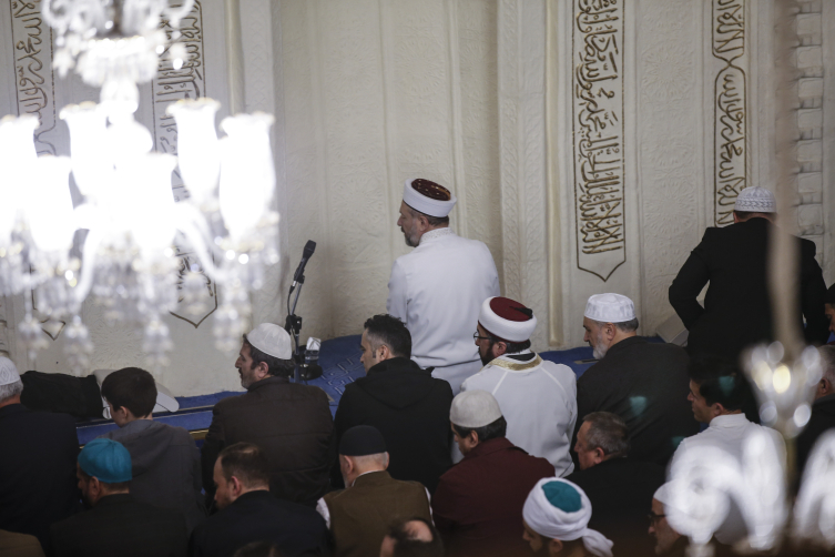 Diyanet İşleri Başkanı Erbaş, Hacı Bayram-ı Veli Camii'nde teravih namazı kıldırdı