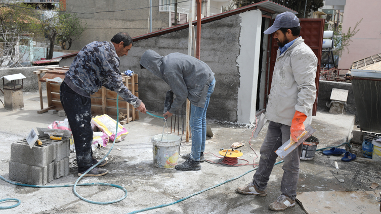 Pazarcık'ta hafif hasarlı evler onarılıyor