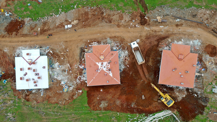 Nurdağı'ndaki afet evlerinin inşası devam ediyor