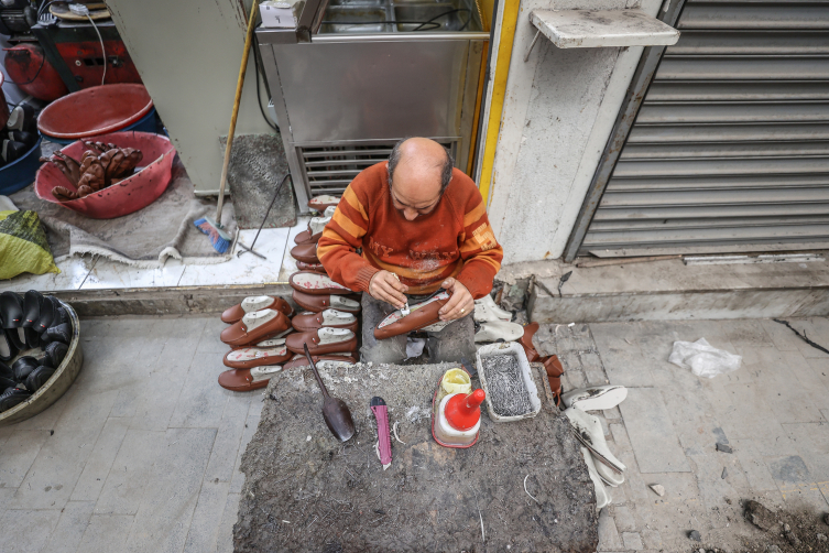 Hatay'ın tarihi Uzun Çarşı'sı eski bayramları özlüyor