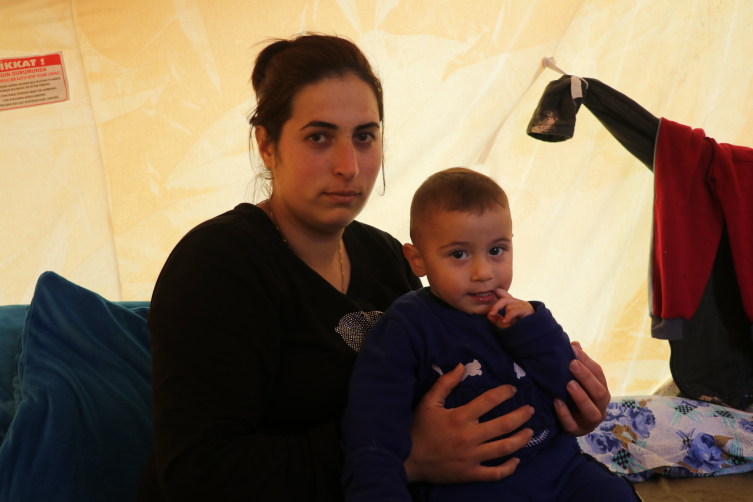 Çadır kentte yaşayan depremzede 5 çocuğundan güç buluyor