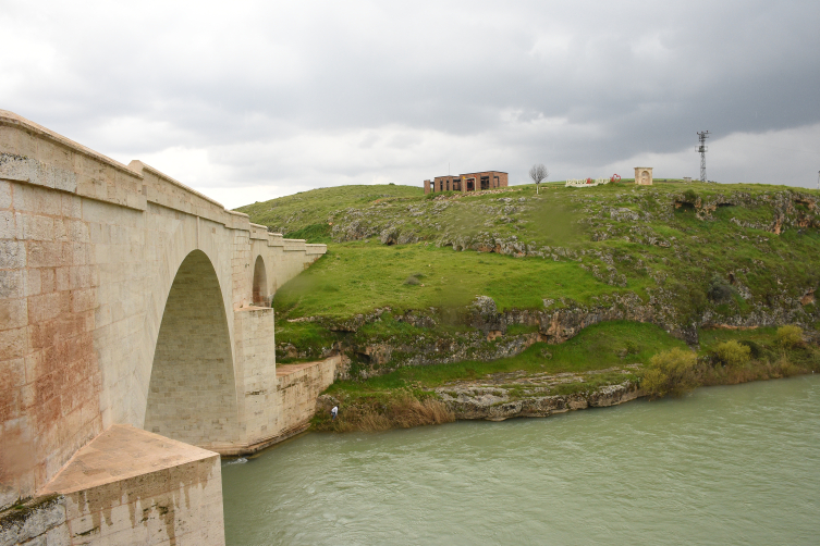 Adıyaman'daki tarihi Kızılin Köprüsü depremde zarar görmedi