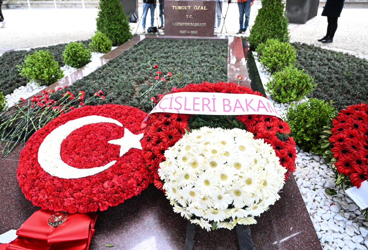 Bakan Soylu, 8. Cumhurbaşkanı Özal'ın anma törenine katıldı