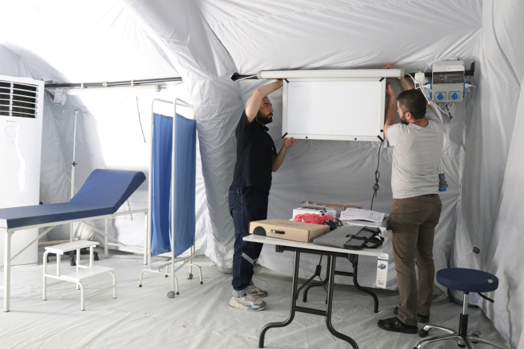 Nüfusu kadar depremzede geldi: Yayladağı'na sahra hastanesi kuruluyor