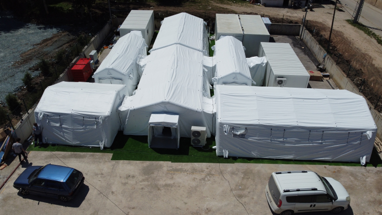 Nüfusu kadar depremzede geldi: Yayladağı'na sahra hastanesi kuruluyor