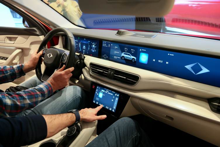 İzmir'de Togg deneyim merkezi açıldı