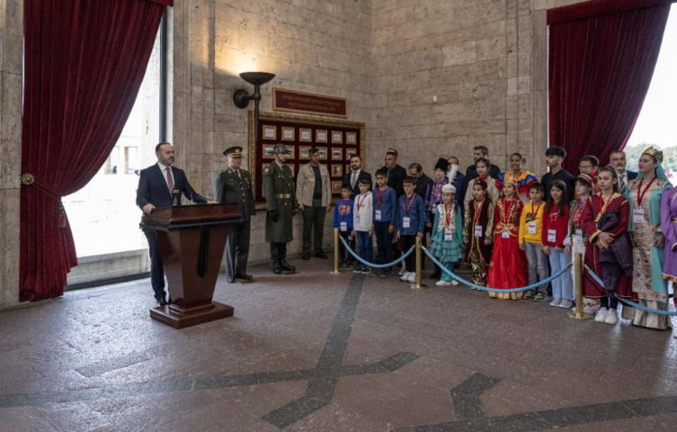 Dünya çocukları Anıtkabir ve TRT'yi ziyaret etti