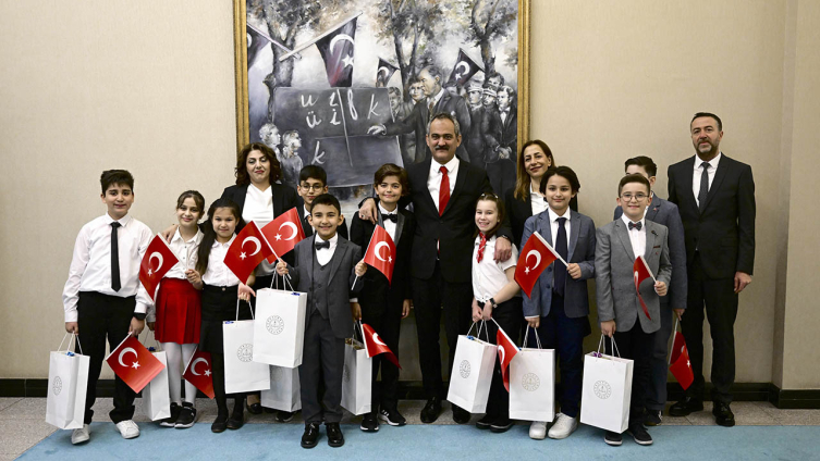 Bakan Özer: Öğretmenleriniz bu ülkenin en büyük kahramanları
