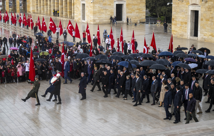 Devlet erkanı Anıtkabir'i ziyaret etti