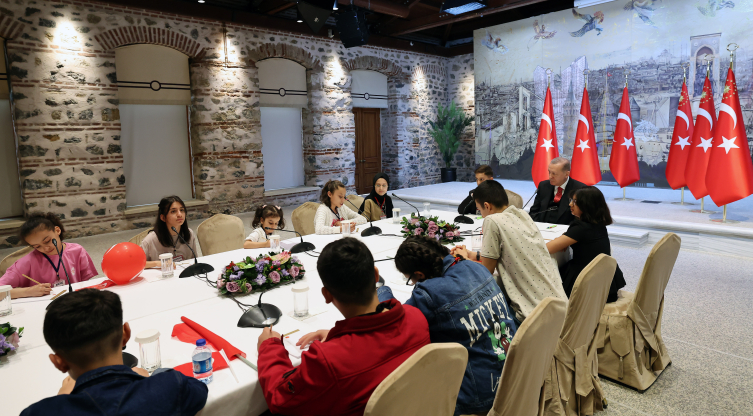 Erdoğan: Depremzedelerimizi normal hayatlarına geri döndüreceğiz