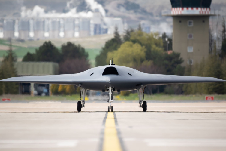 İnsansız savaş uçağı ANKA-3 ilk kez piste çıktı