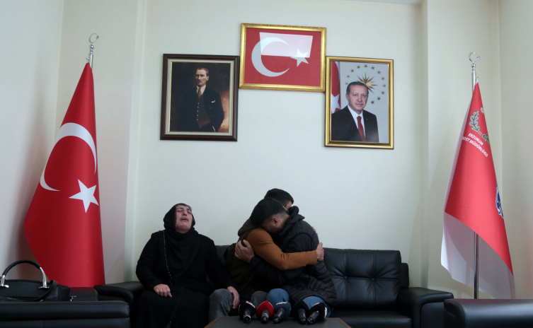 Diyarbakır annelerinden biri daha 1333 gün sonra evladına kavuştu