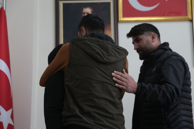 Diyarbakır annelerinden biri daha 1333 gün sonra evladına kavuştu