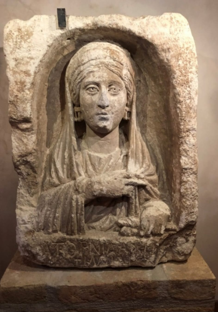 Zeugma'dan kaçırılan 1800 yıllık mezar steli, Türkiye'ye iade edildi ...