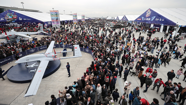 TEKNOFEST'te Bayraktar TB3'e yoğun ilgi