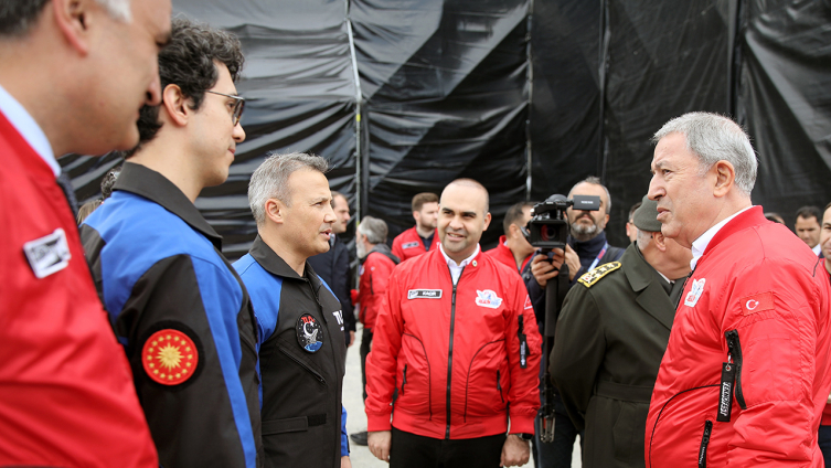 Bakan Akar TEKNOFEST'i ziyaret etti