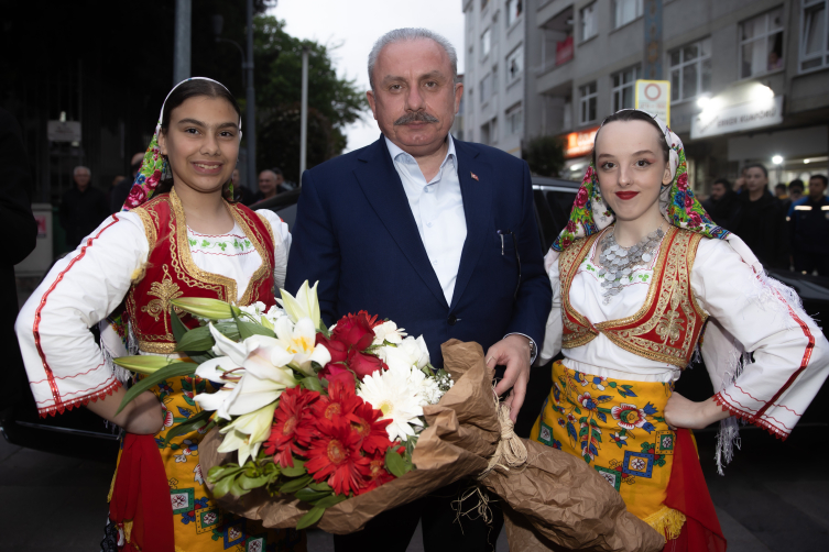 TBMM Başkanı Şentop İstanbul'da 'Hıdırellez Şenliği'ne katıldı