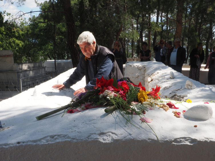Tahtacı Türkmenleri 6 asırdır mezarlıkta Hıdırellez geleneğini yaşatıyor