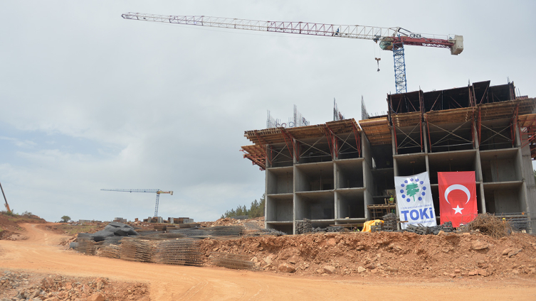 Türkoğlu'ndaki deprem konutları yükseliyor