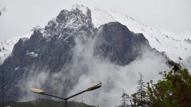 Hakkari'de yüksek kesimler beyaza büründü