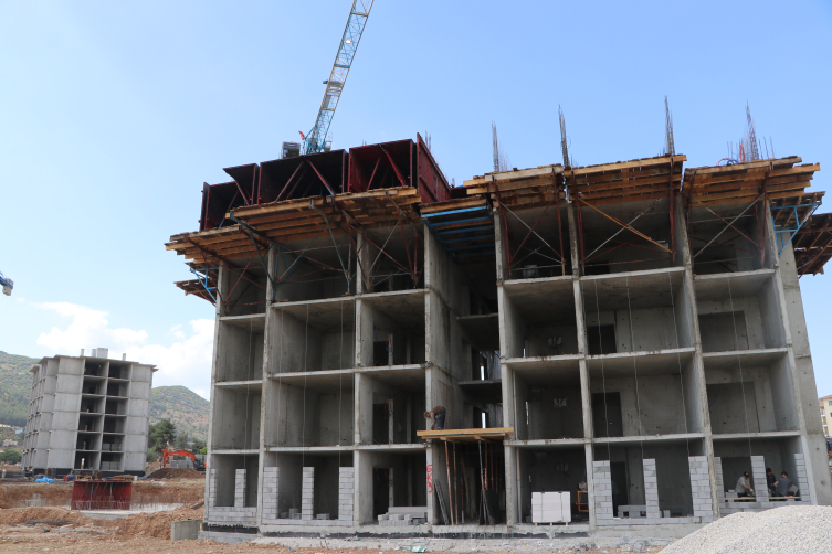 Deprem konutları yükseliyor: Örnek daireler tamamlandı