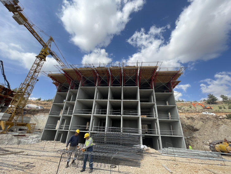Kilis'te depremzedeler için yapılan kalıcı konutların inşası sürüyor