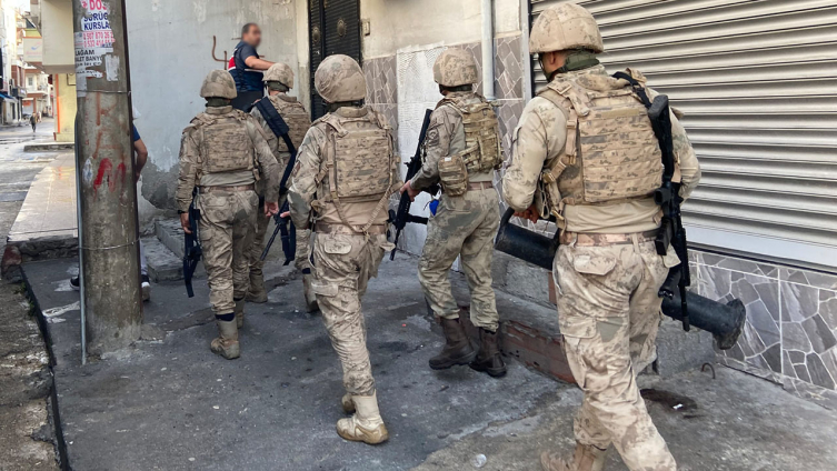 Mersin merkezli PKK/KCK operasyonu: 23 gözaltı