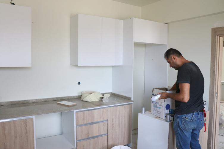 Depremzedeler için köy tipi afet evlerinin yapımı sürüyor