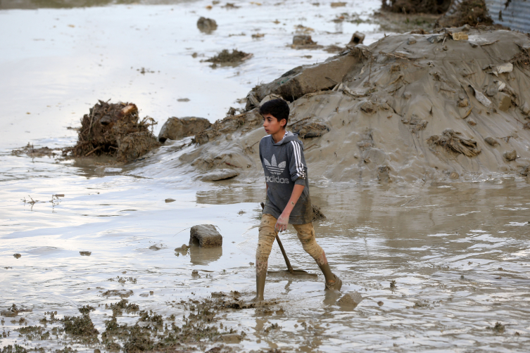 Muş'ta sağanak sele döndü: 1 ev yıkıldı, 6 evi su bastı