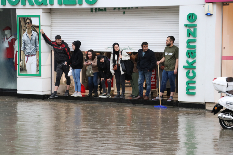 Denizli'de yollar göle döndü