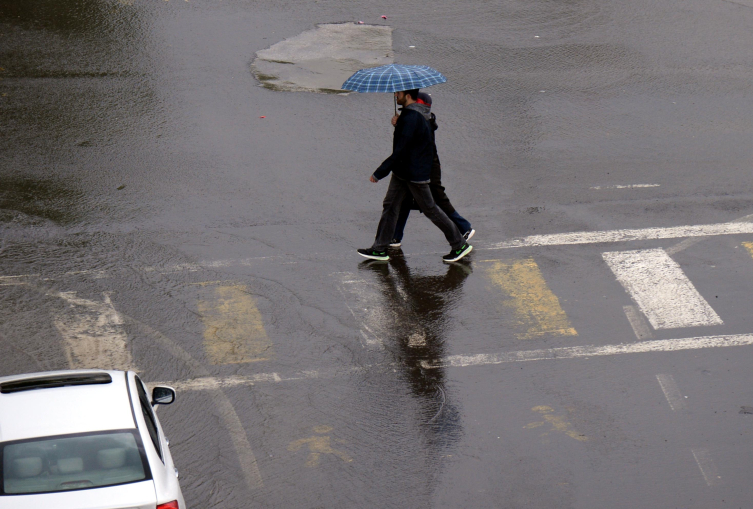 Ardahan'da sağanak ve dolu hayatı olumsuz etkiledi