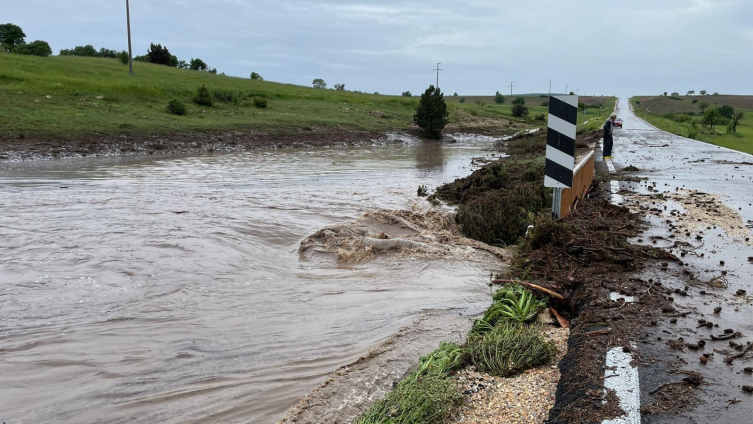 Eskişehir'de kuvvetli yağış sele neden oldu
