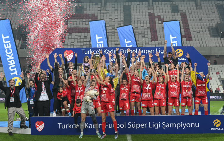 Kadın Futbol Süper Ligi'nde şampiyon ABB FOMGET