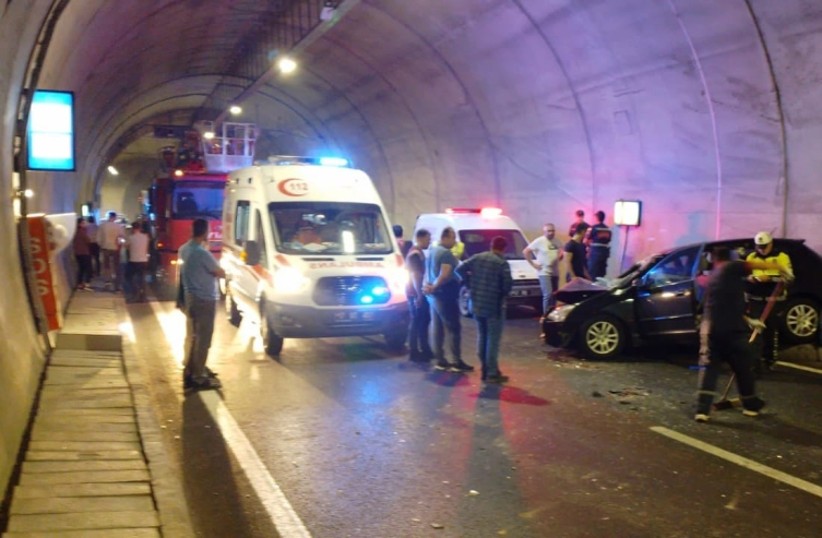 Çanakkale'de tünelde trafik kazası: 1 ölü, 4 yaralı