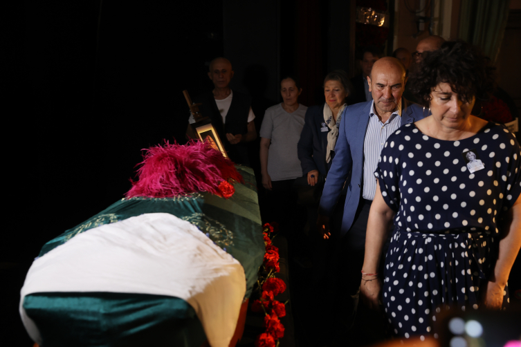 Nurhan Damcıoğlu, İzmir'de son yolculuğuna uğurlandı