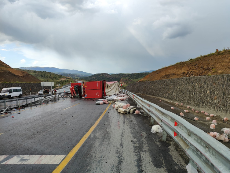 Kars-Erzurum kara yolu bir süre ulaşıma kapandı