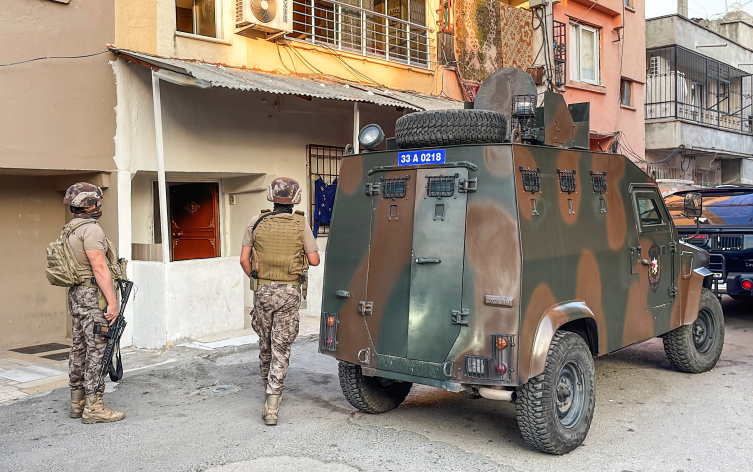 Mersin'de zehir tacirlerine şafak operasyonu: 31 gözaltı kararı