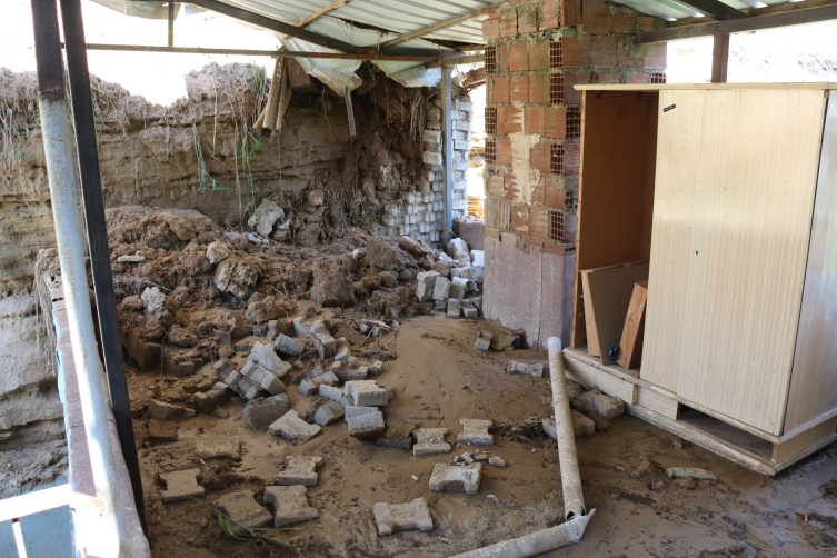 Denizli'de heyelan: İki evde hasar oluştu