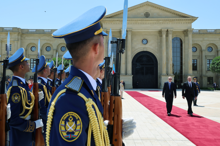 Cumhurbaşkanı Erdoğan'a Azerbaycan'da resmi karşılama
