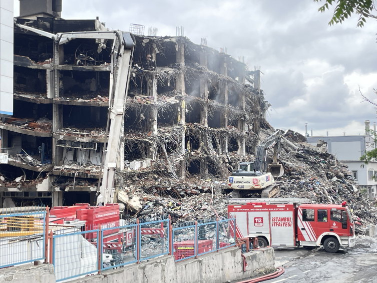 İstanbul'daki fabrika yangını 70 saat sonra söndürüldü