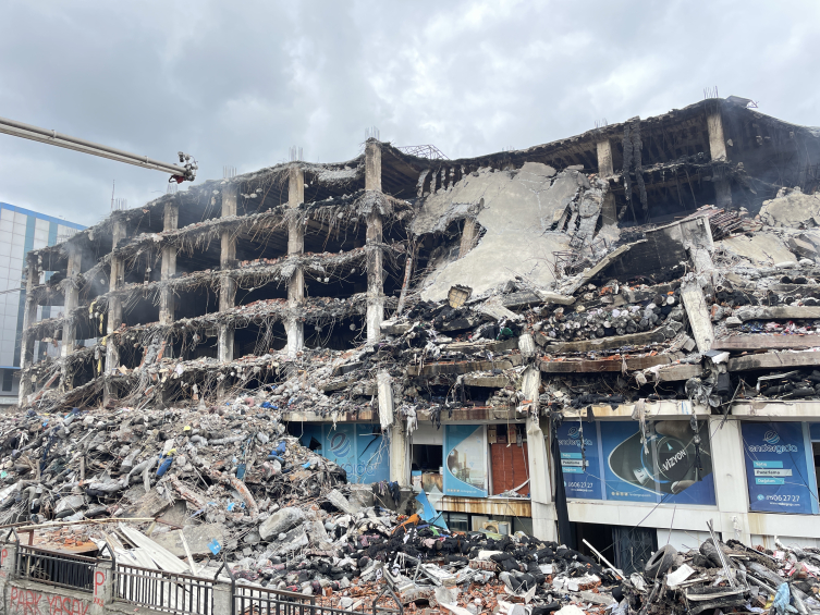 İstanbul'daki fabrika yangını 70 saat sonra söndürüldü