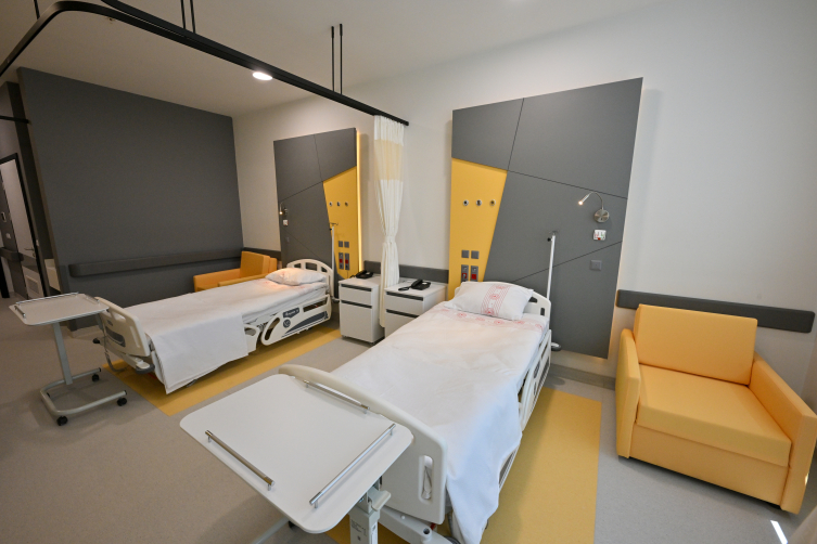 Bayraklı Şehir Hastanesi hasta kabulü için gün sayıyor