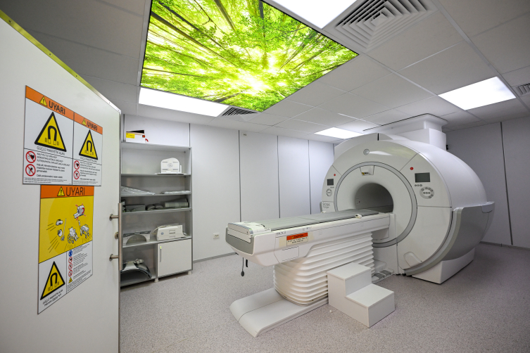 Bayraklı Şehir Hastanesi hasta kabulü için gün sayıyor