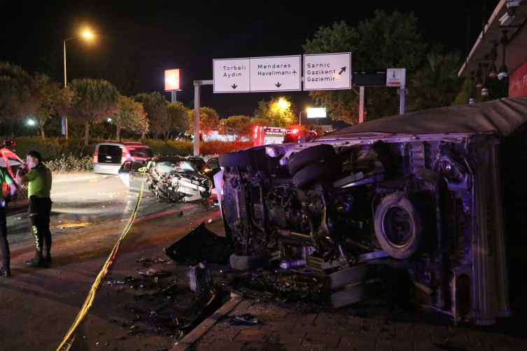 İzmir'de otomobil kamyonete çarptı: 1 ölü, 1'i bebek 2 yaralı