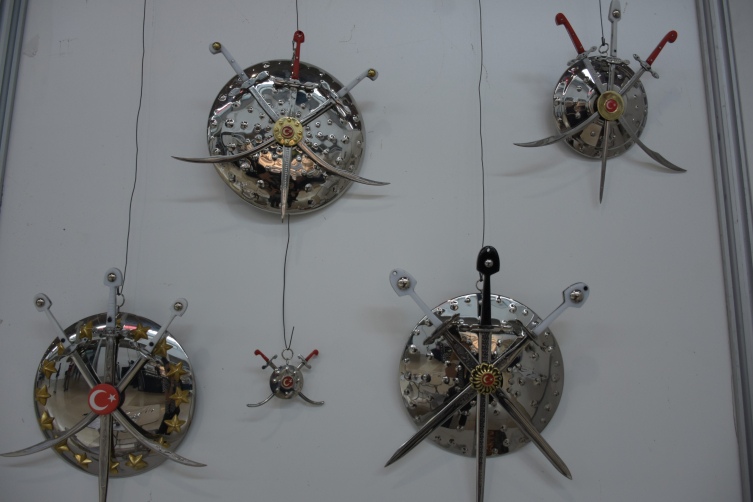 Bursalı kılıç ve bıçak ustası 73 yıllık meslek hayatına 100 sergi sığdırdı