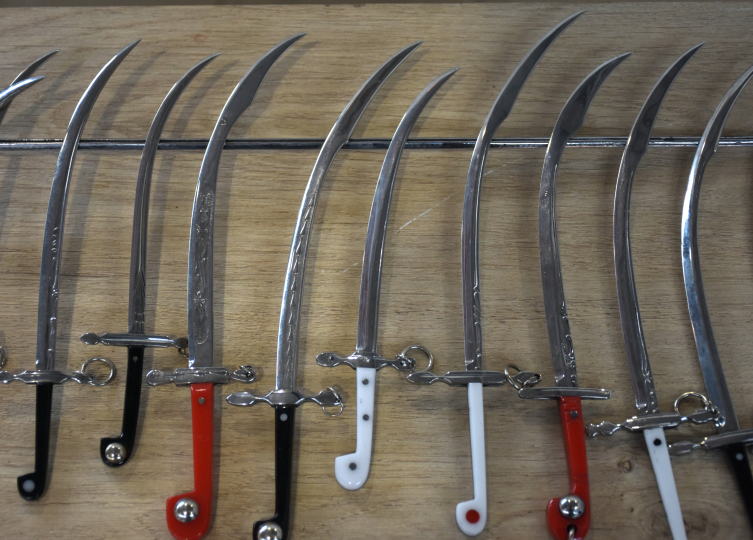 Bursalı kılıç ve bıçak ustası 73 yıllık meslek hayatına 100 sergi sığdırdı