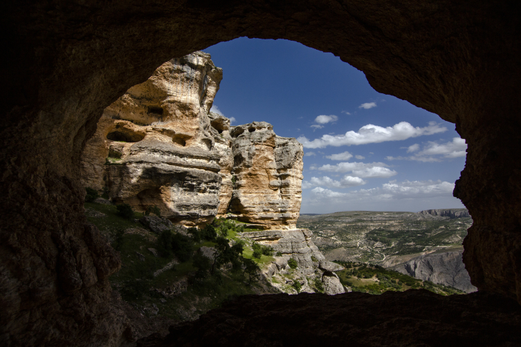 Malatya'da yaşadığı mağarada 18 çocuğunu büyüttü